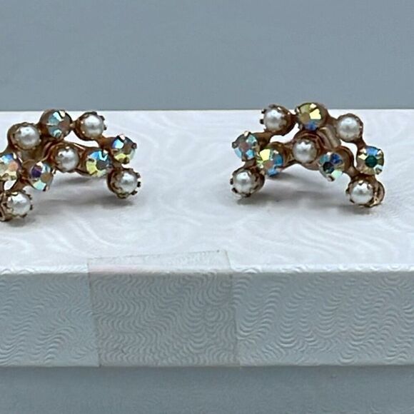 Vintage climber clip style earrings with AB stones and faux pearls. - Picture 2 of 8